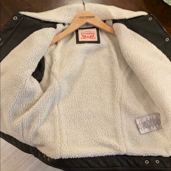 Levi’s Black Trucker Jacket - Picture 6 of 11